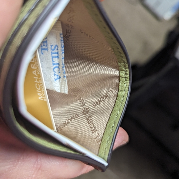 Michael Kors Card Holder - Picture 4 of 5